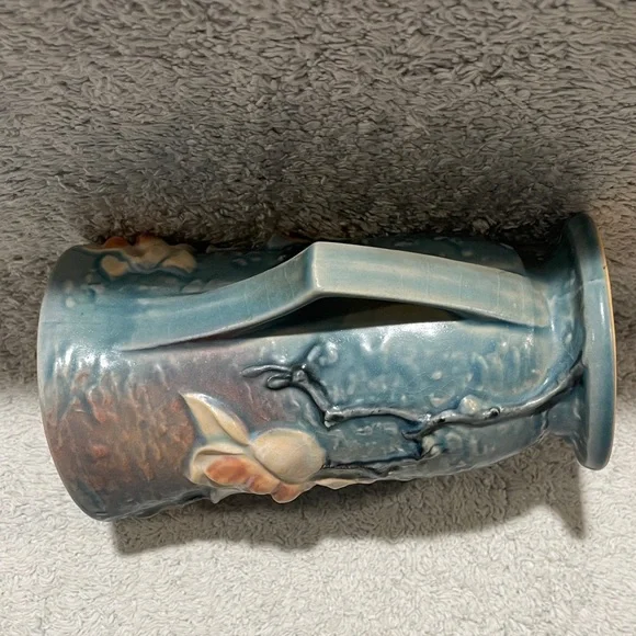Elegant Roseville USA 89-7 Magnolia Blue Floral Vase